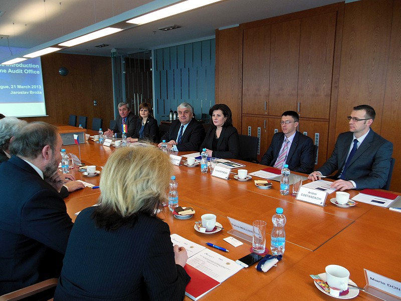 Moldavská delegace při jednání na NKÚ - Praha, 21.3.2013