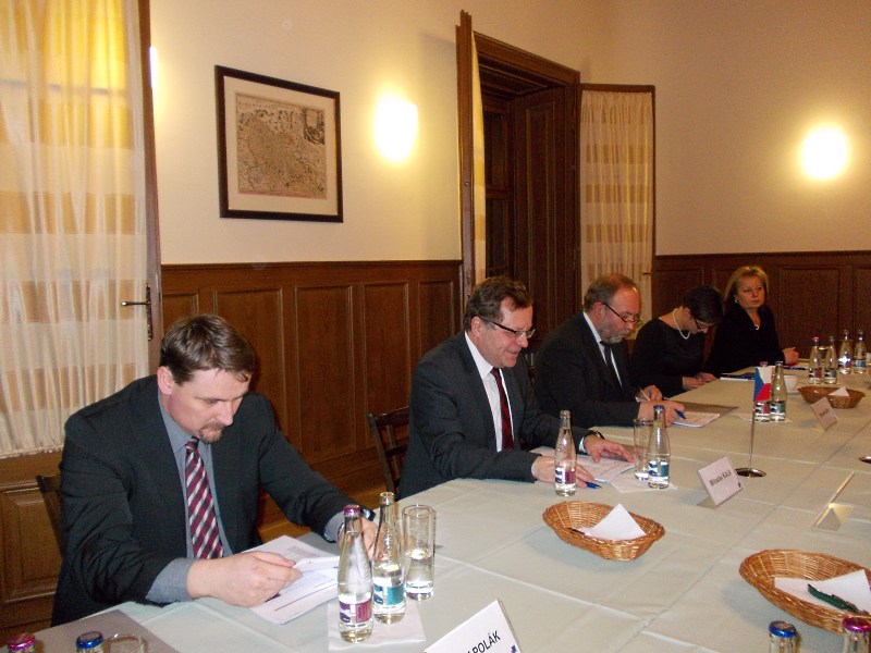Zástupci NKÚ při jednání s polskou delegací - Křtiny, 27.2.2013