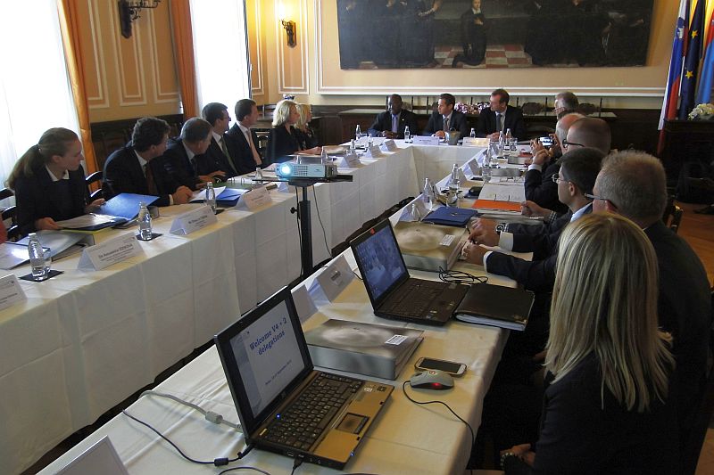 Snímek z jednání představitelů nejvyšších kontrolních institucí V4+2 - Slovinsko, 12.9.2013