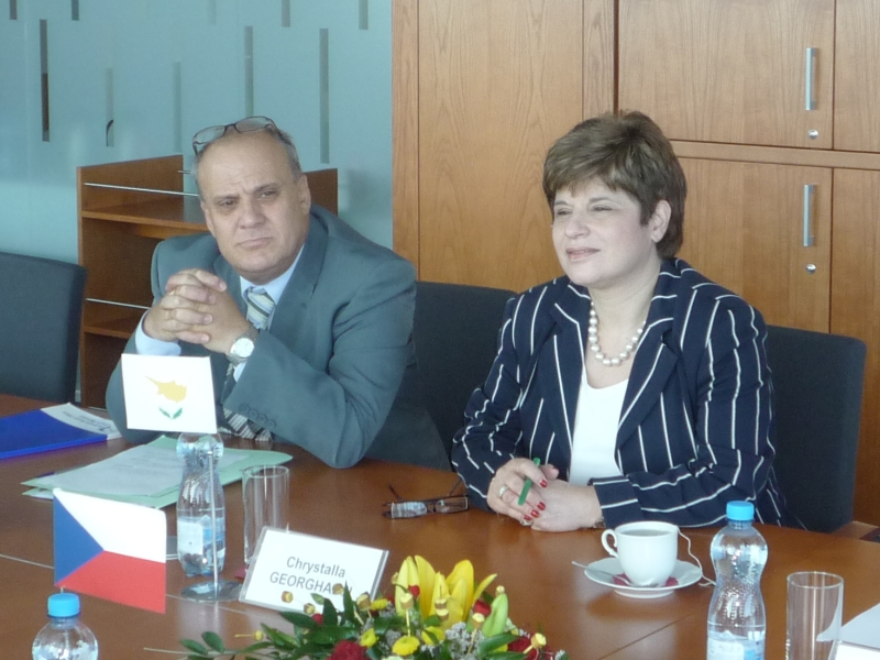 Generální auditorka Kyperské republiky Chrystalla Georghadji a ředitel auditu kyperského Účetního dvora Andreas Kourtellis