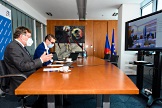 Prezident Kala při online jednání